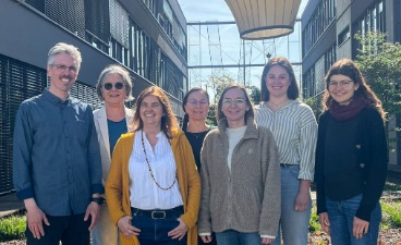 Gruppenfoto von 7 Personen 
